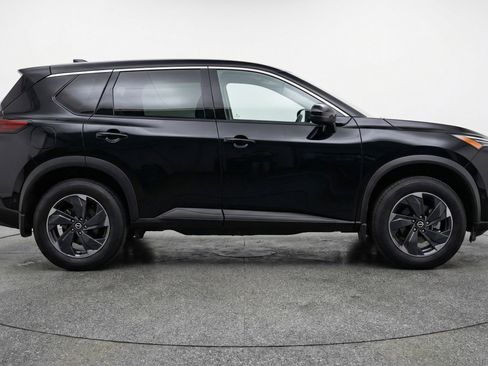 Used 2025 Nissan Rogue SV image 11