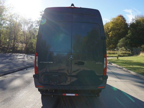 Used 2019 Mercedes-Benz Sprinter 144 image 4