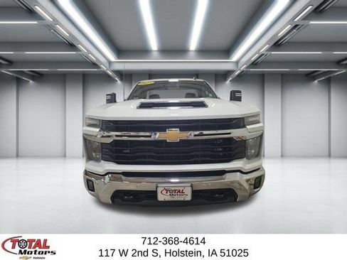 Used 2025 Chevrolet Silverado 3500 LT AWD/4WD image 3