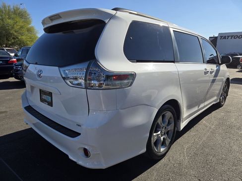 Used 2016 Toyota Sienna SE image 5