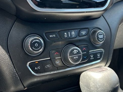 Used 2020 Jeep Cherokee Limited AWD/4WD image 41