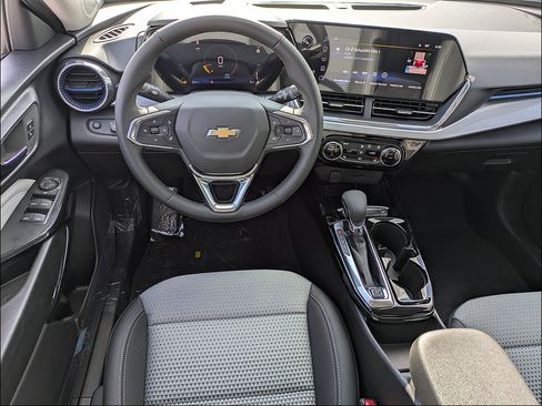 New 2026 Chevrolet Trax LT w/ Driver Confidence Package FWD image 17