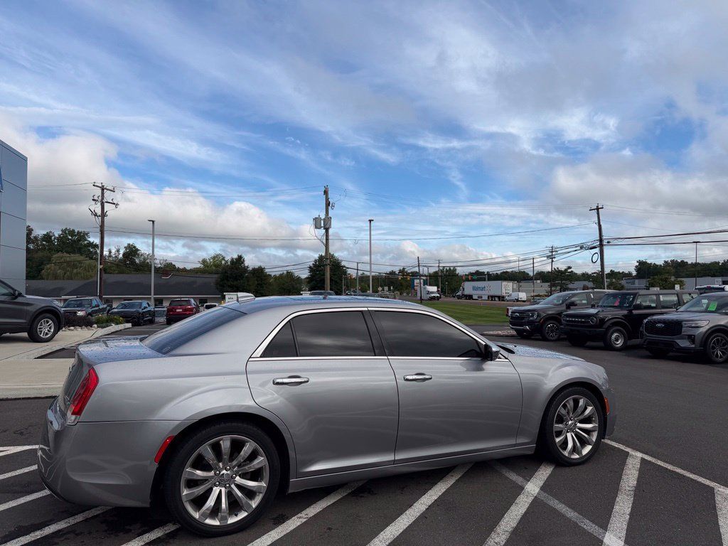 Used 2017 Chrysler 300 C RWD image 6