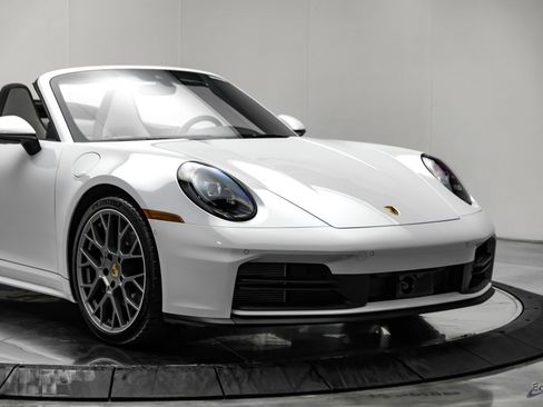 Used 2025 Porsche 911 Carrera RWD image 33