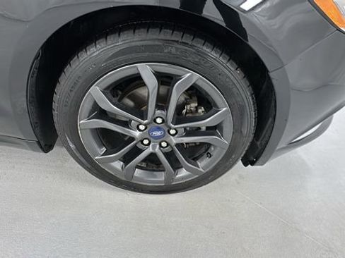 Used 2018 Ford Fusion SE w/ Equipment Group 601A image 9