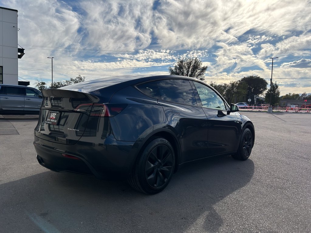 Used 2024 Tesla Model Y Long Range AWD/4WD image 3