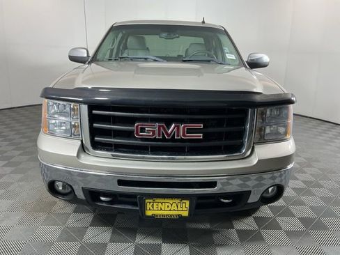Used 2007 GMC Sierra 1500 SLT w/ Z71 Off-Road Package AWD/4WD image 2