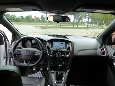Used 2017 Ford Focus ST FWD image 45