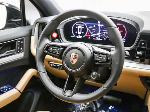 Certified 2025 Porsche Cayenne Coupe AWD/4WD image 19