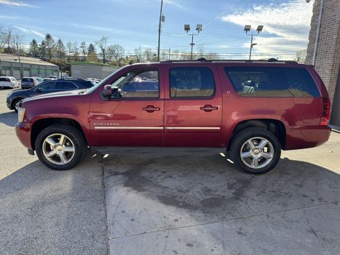 Used 2011 Chevrolet Suburban LT image 6