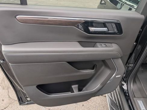 New 2026 Chevrolet Suburban Premier image 10