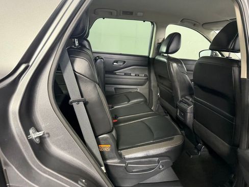 Used 2023 Nissan Pathfinder SL FWD image 28