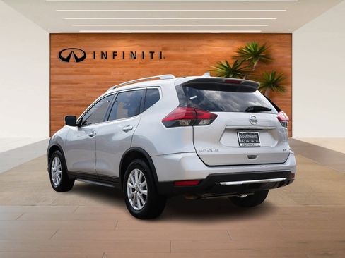 Used 2017 Nissan Rogue SV image 5
