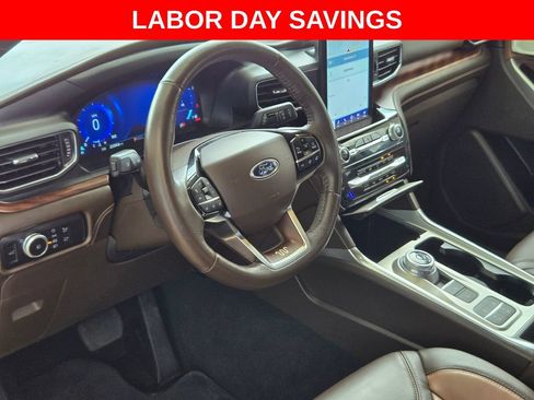 Used 2023 Ford Explorer King Ranch w/ Technology Package RWD image 10