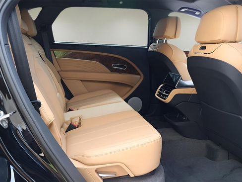 New 2025 Bentley Bentayga Extended Wheelbase image 21