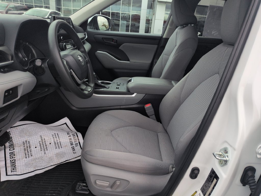 Used 2023 Toyota Highlander L FWD image 9
