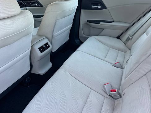 Used 2017 Honda Accord EX image 11