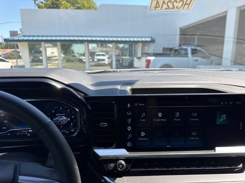 Used 2025 Chevrolet Silverado 1500 High Country AWD/4WD image 17