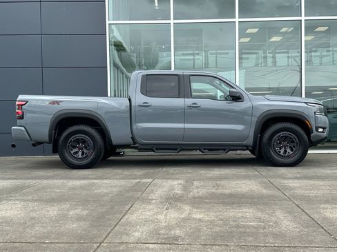 Used 2025 Nissan Frontier PRO-4X AWD/4WD image 2