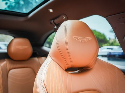 Used 2022 Aston Martin DBX AWD/4WD image 23