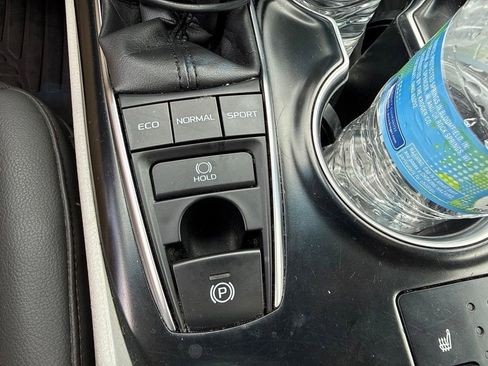 Used 2018 Toyota Camry XLE FWD image 31