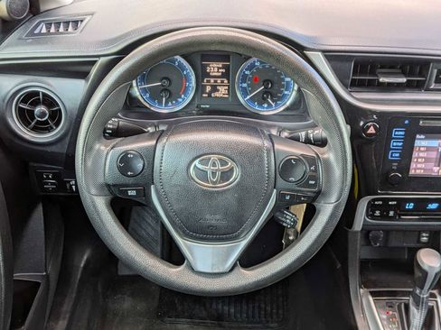 Used 2018 Toyota Corolla LE FWD image 21