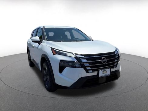 Used 2025 Nissan Rogue SV FWD image 3