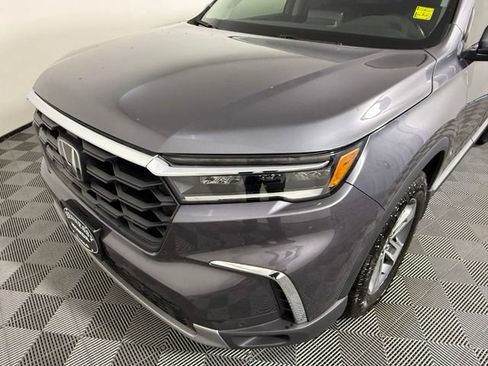 Used 2025 Honda Pilot EX-L image 10