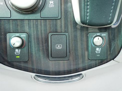 Used 2013 Lexus LS 460 AWD w/ Comfort Pkg image 18