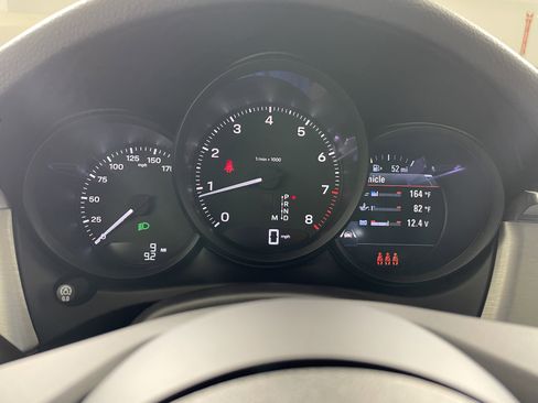 New 2026 Porsche Macan image 18