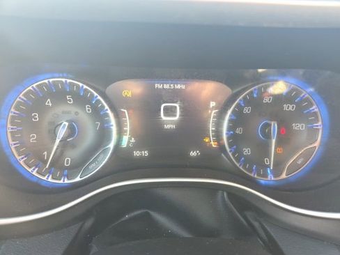 Used 2022 Chrysler Pacifica Touring-L FWD image 8