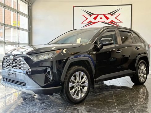 Used 2019 Toyota RAV4 Limited w/ Advanced Technology Package image 3