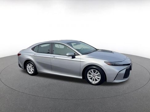Used 2025 Toyota Camry LE image 2
