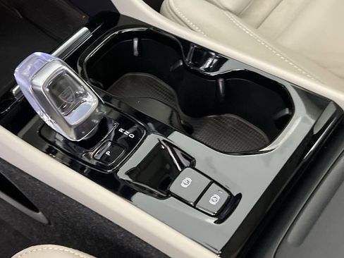 Certified 2024 Volvo XC40 B5 Plus w/ Climate Package image 22