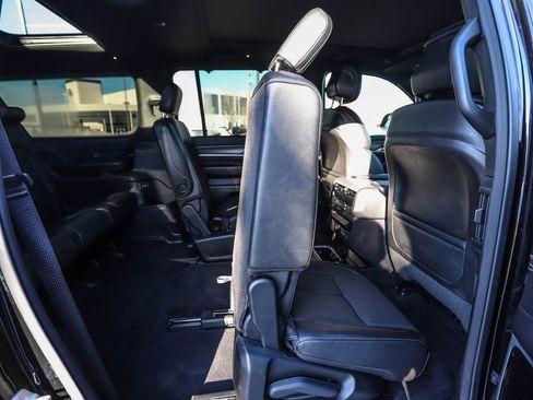 Used 2023 Jeep Wagoneer L Series III w/ Premium Group I image 33