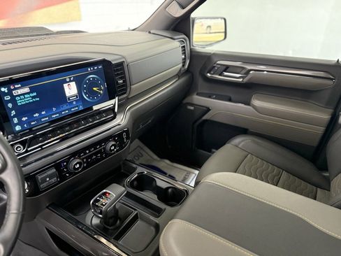 Used 2024 Chevrolet Silverado 1500 ZR2 w/ Technology Package image 43