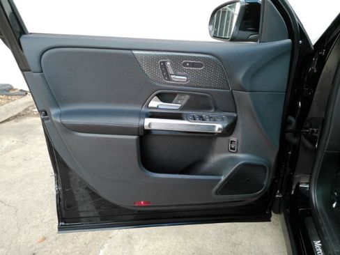 Used 2024 Mercedes-Benz GLB 250 w/ Driver Assistance Package image 15