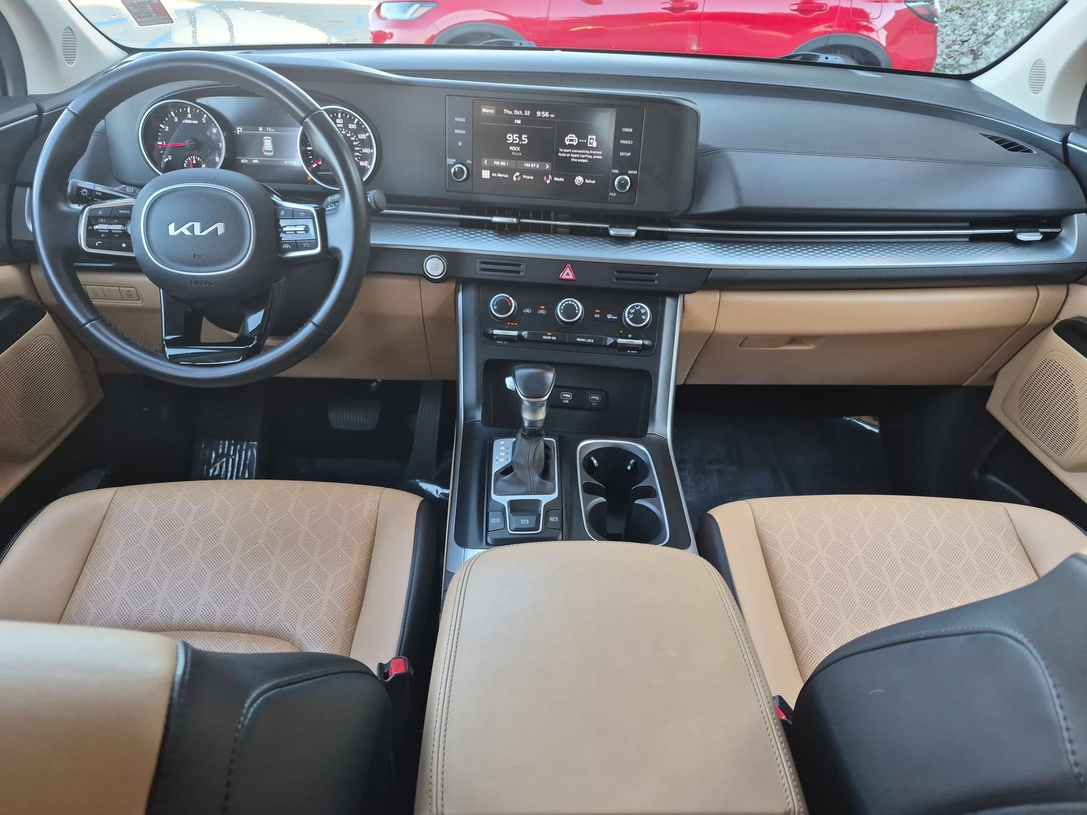 Used 2024 Kia Carnival LX FWD image 25