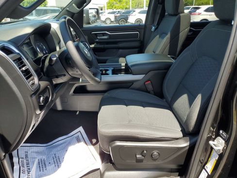 Used 2025 RAM 1500 4x4 Crew Cab image 17