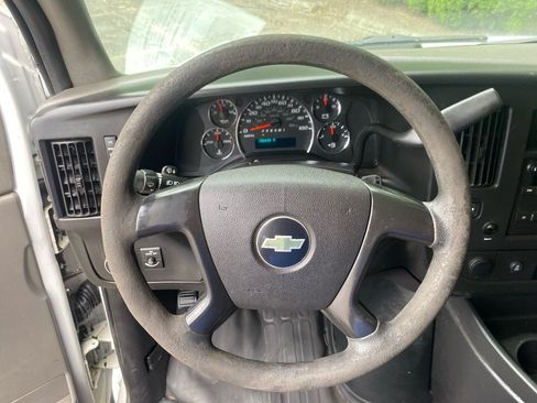 Used 2015 Chevrolet Express 2500 RWD image 11