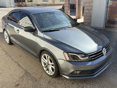 Used 2015 Volkswagen Jetta Sport FWD image 4