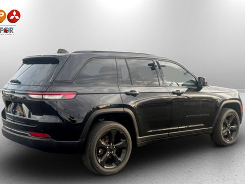 Used 2023 Jeep Grand Cherokee Altitude image 4