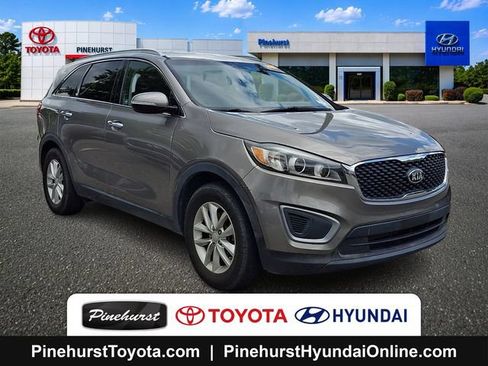 Used 2016 Kia Sorento FWD w/ LX Convenience Package image 1