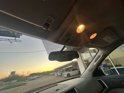 Used 2016 GMC Acadia SLE image 29