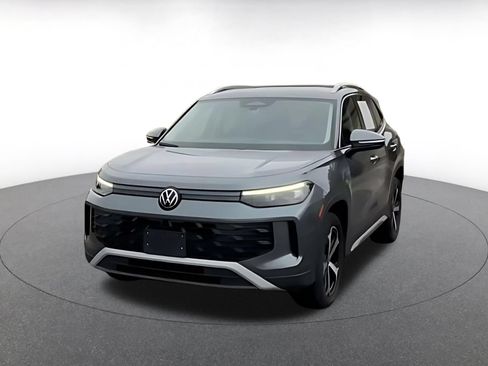 Used 2026 Volkswagen Tiguan SE AWD/4WD image 4