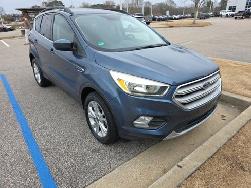 Used 2018 Ford Escape SE image 2