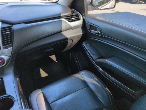 Used 2018 Chevrolet Suburban LS RWD image 17