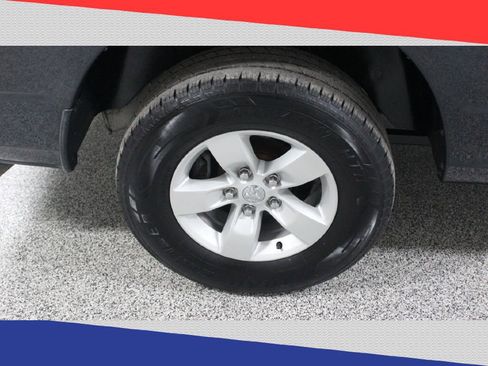 Used 2017 RAM 1500 Express image 32