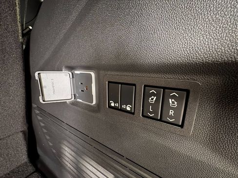 Used 2024 GMC Yukon Denali w/ Advanced Technology Package AWD/4WD image 55