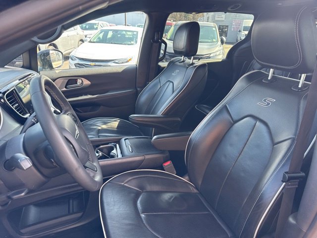 Used 2025 Chrysler Pacifica Limited FWD image 9